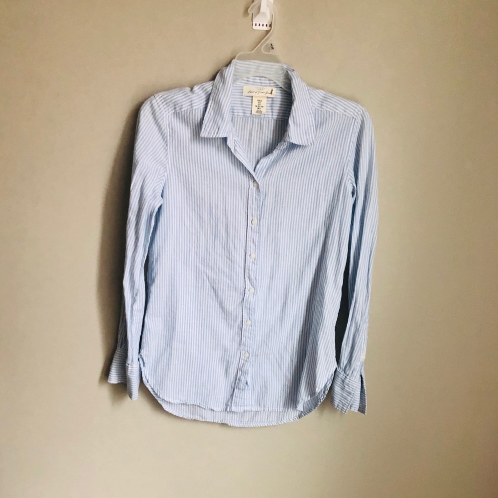 Ladies pin striped button up shirt. Size 2!